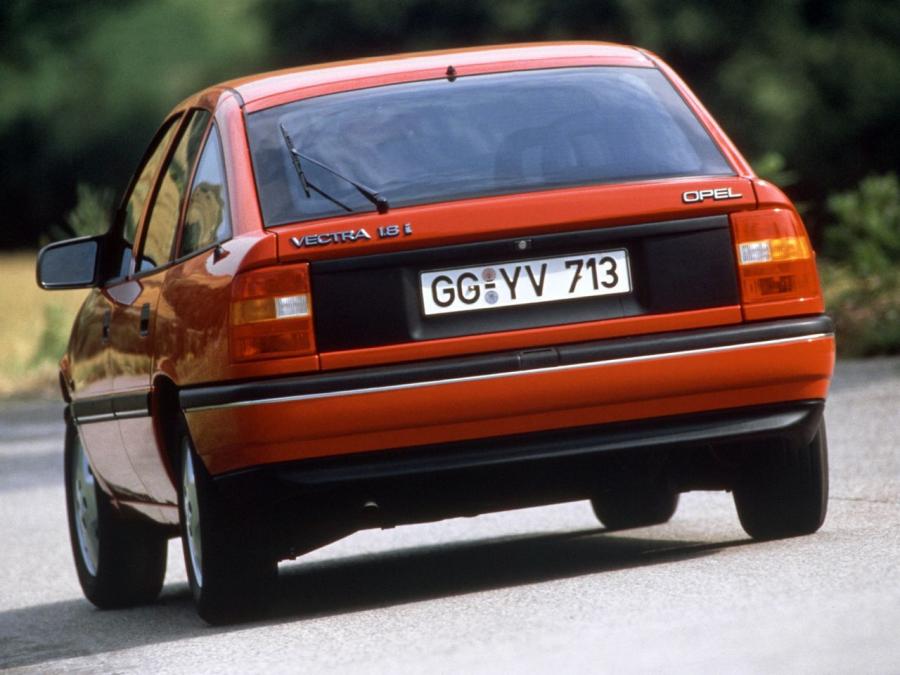  Opel Vectra Hatchback 1988 года  (фото 3 из 10)